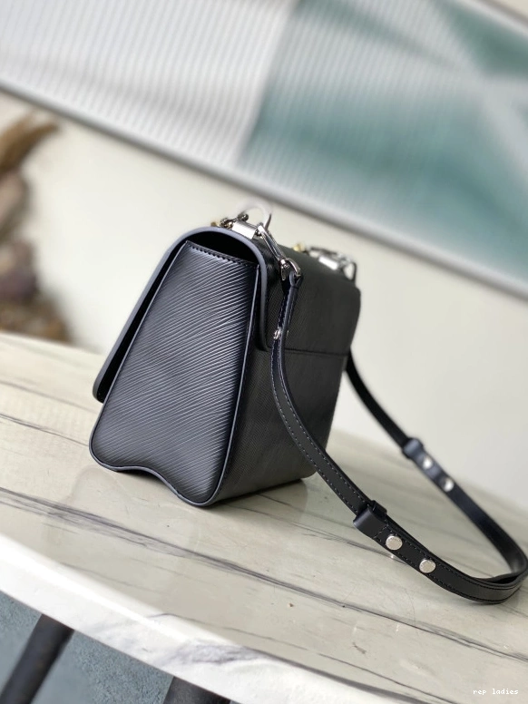 Cheap LOUIS VUITTON TWIST MM-23*17*9.5CM 0816